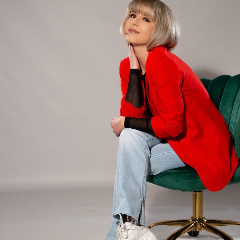 Bobbie Blond Voices